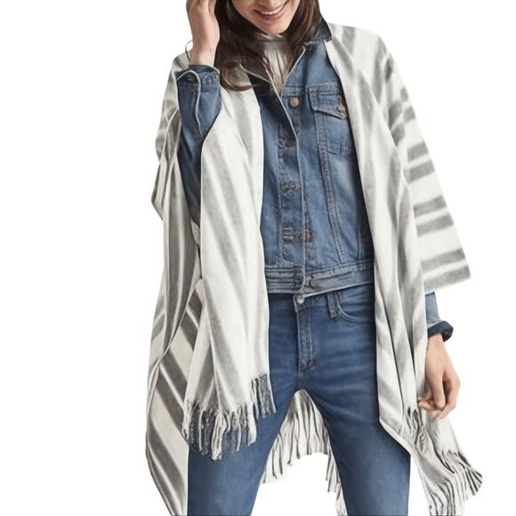 GAP Boho Fringed Poncho Cream & Gray Striped Wool Blend Oversized Size XS/S | OS - Picture 1 of 15